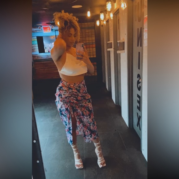 Flower print skirt with slit - Picture 1 of 3